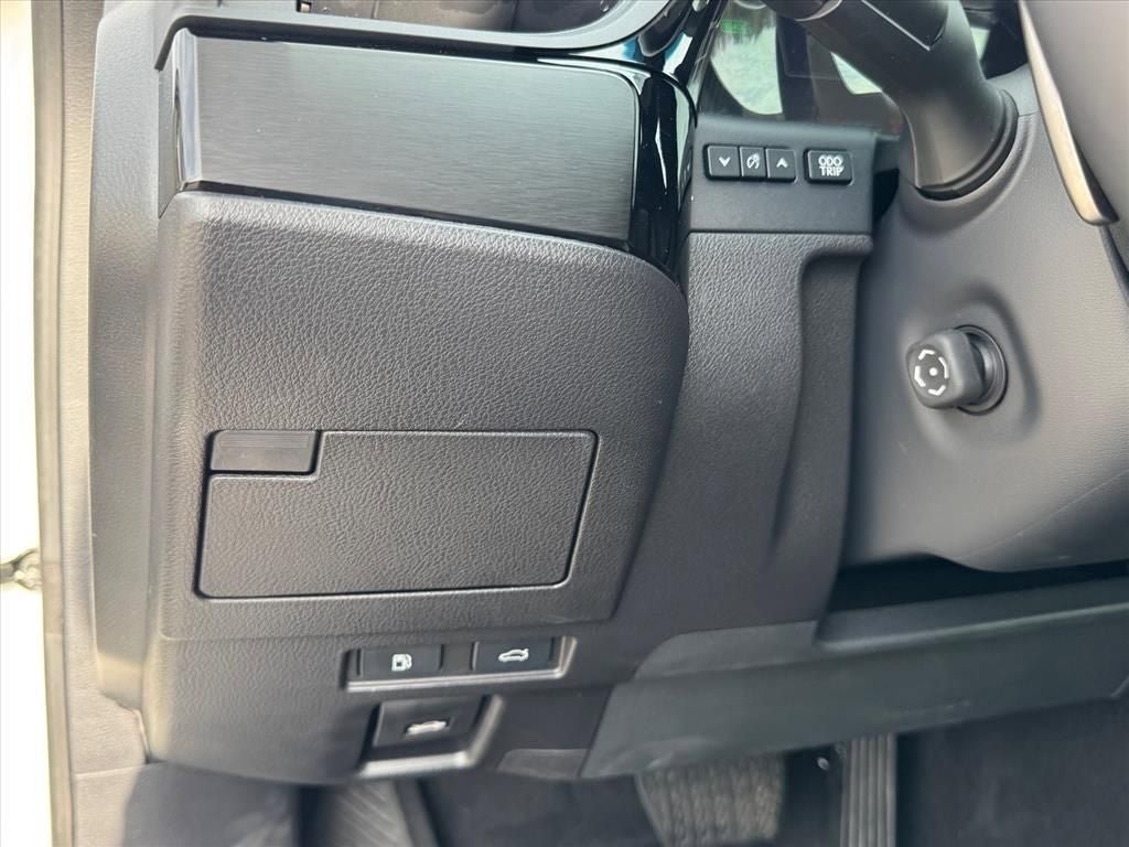 Used 2024 Lexus ES 300h w/ Premium Package image 18