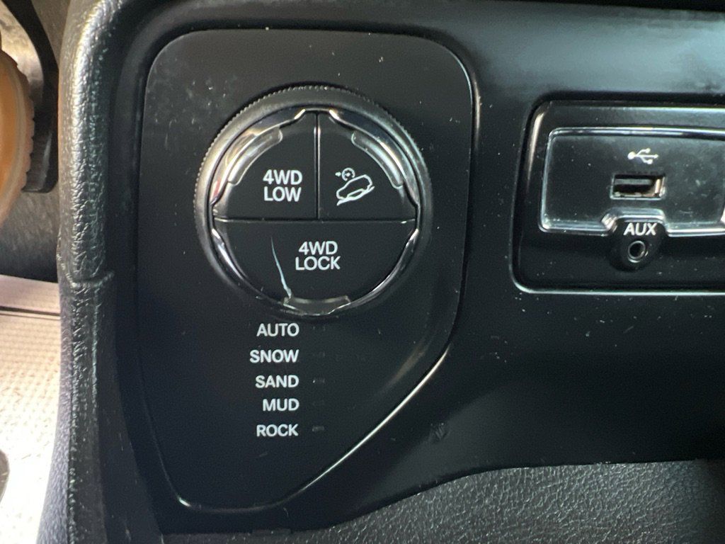 Used 2017 Jeep Renegade Trailhawk w/ Premium Trailhawk Package image 46