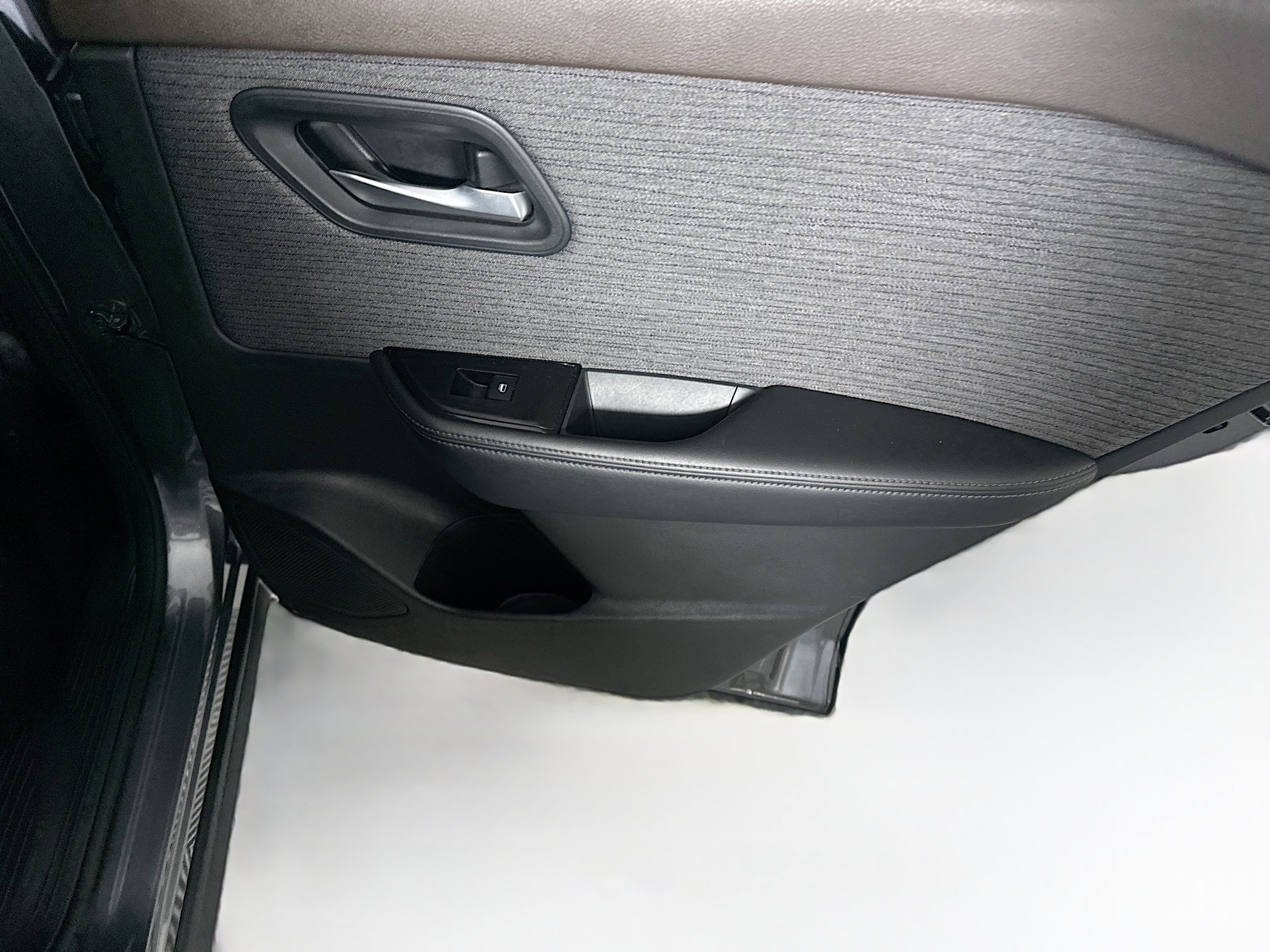 Used 2023 Nissan Rogue SV image 29