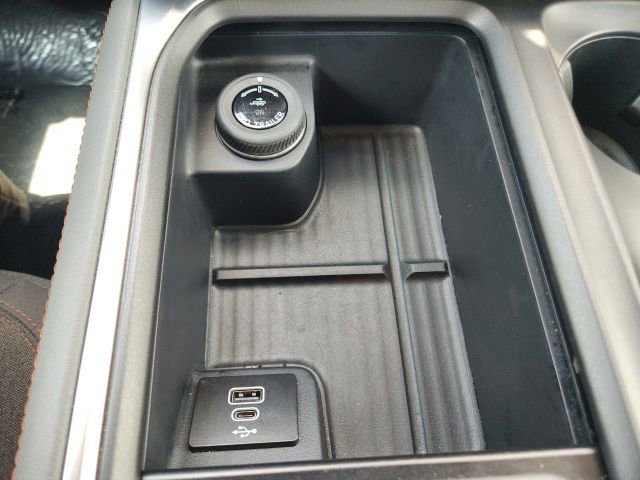 Used 2025 Ford Expedition Active image 24