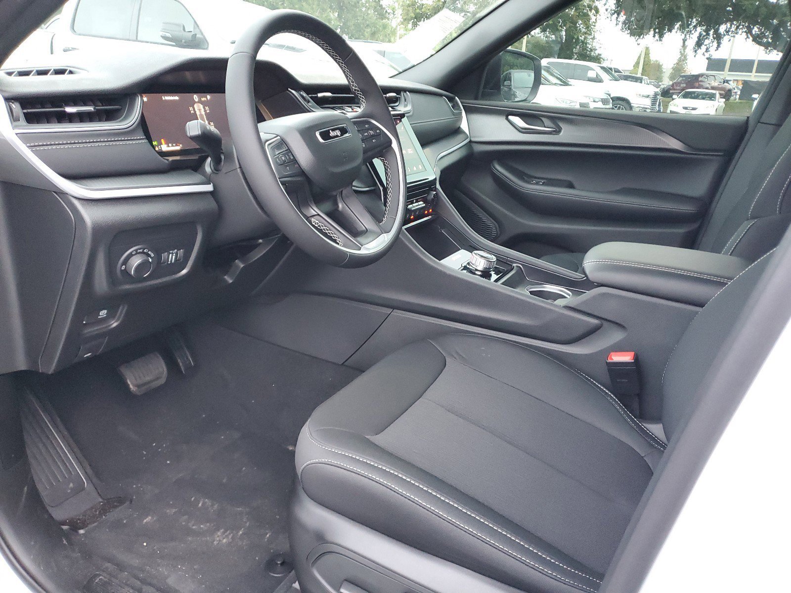New 2025 Jeep Grand Cherokee Laredo image 19