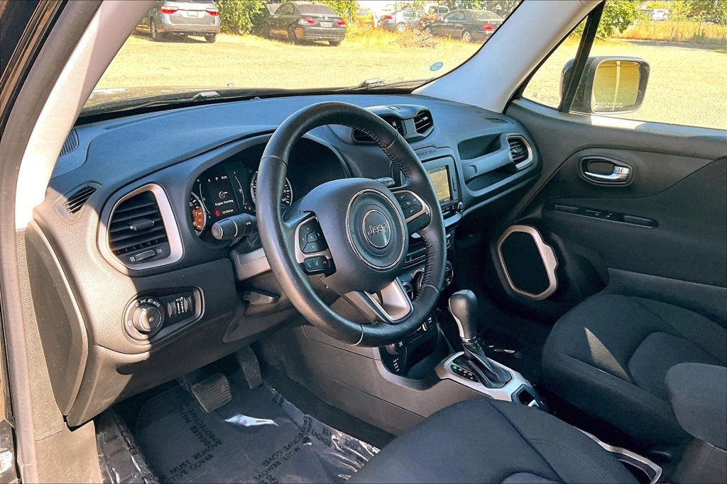 Used 2015 Jeep Renegade Latitude w/ Popular Equipment Group AWD/4WD image 18