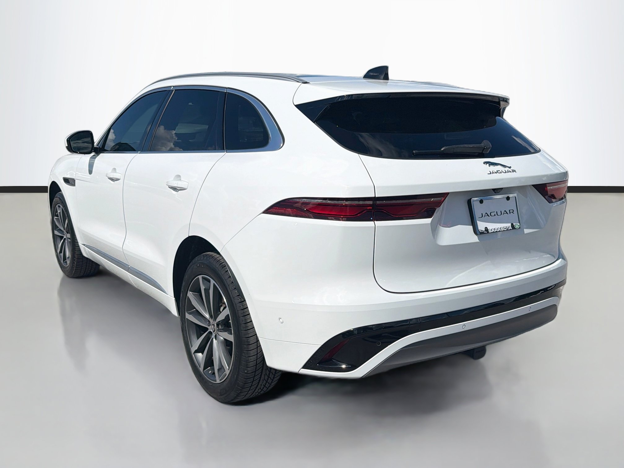 Used 2024 Jaguar F-PACE R-Dynamic S AWD/4WD image 3