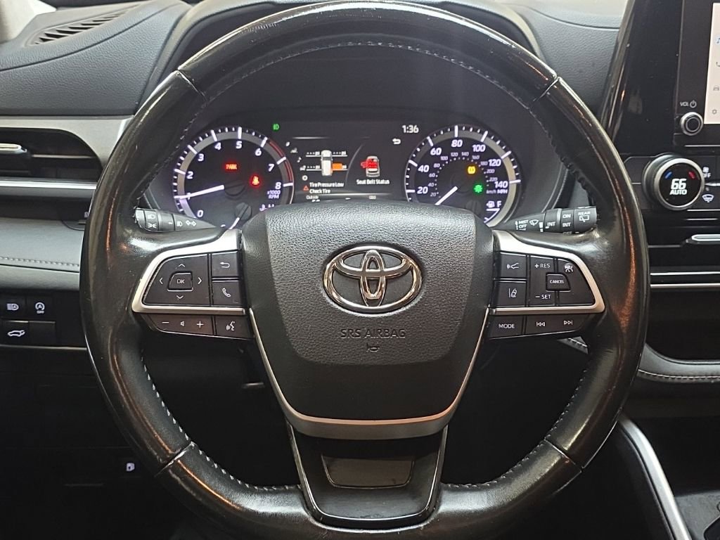 Used 2023 Toyota Highlander LE image 17