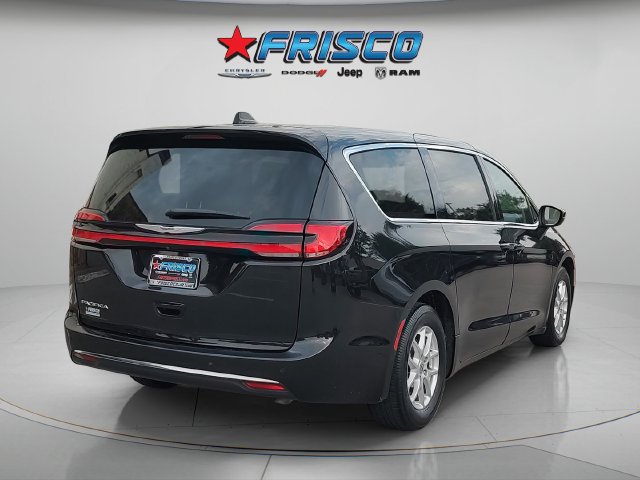 Used 2023 Chrysler Pacifica Touring-L FWD image 7