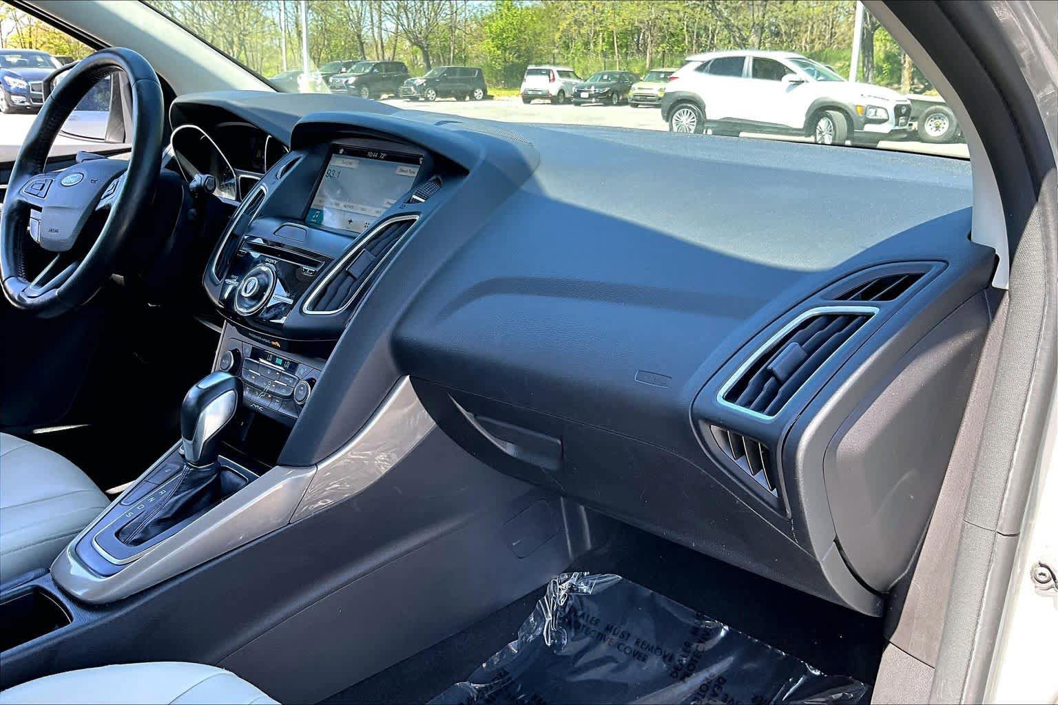 Used 2017 Ford Focus Titanium FWD image 19