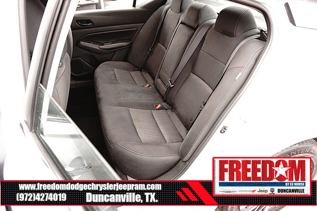 Used 2024 Nissan Altima 2.5 SV FWD image 14
