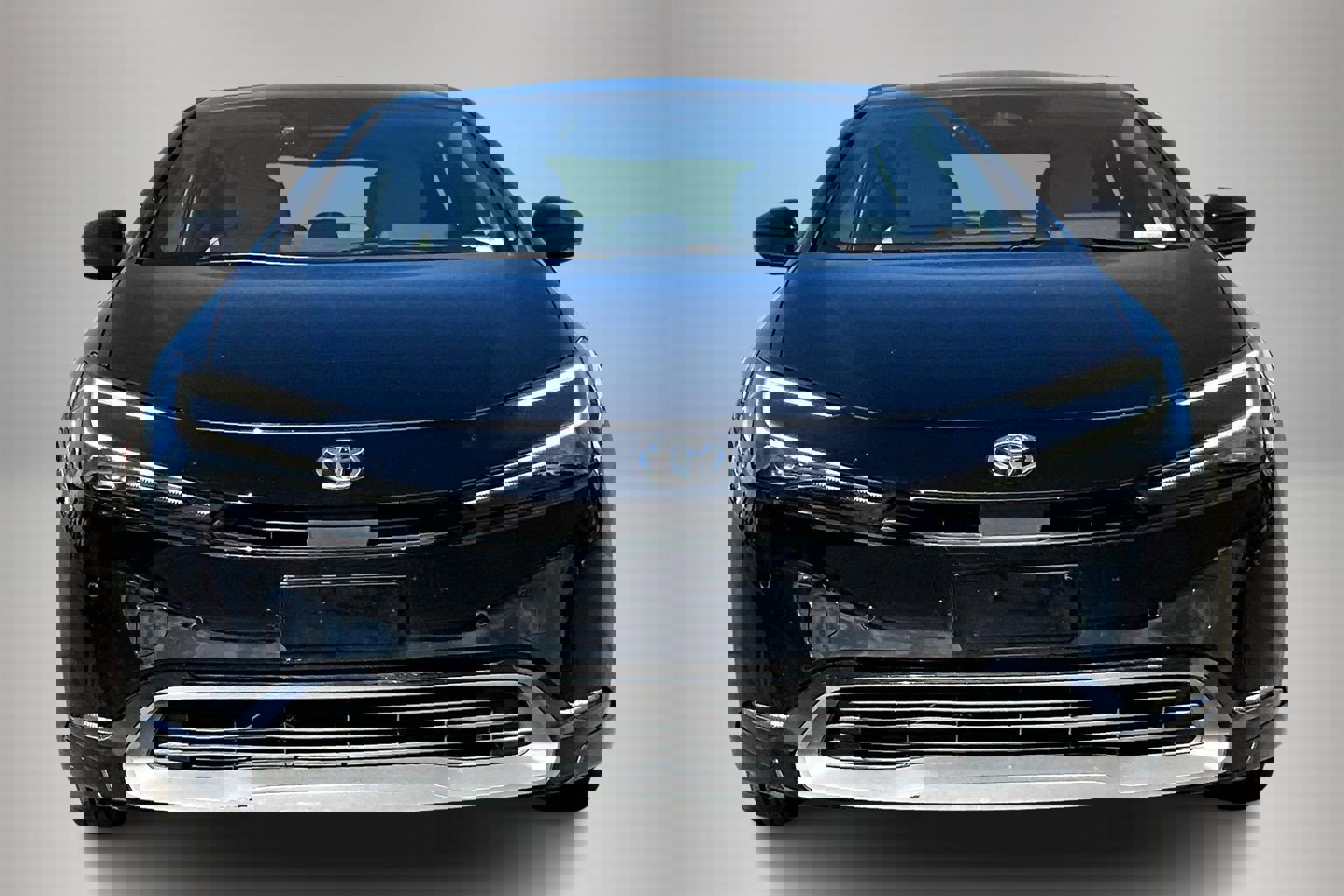 Used 2024 Toyota Prius XLE image 2