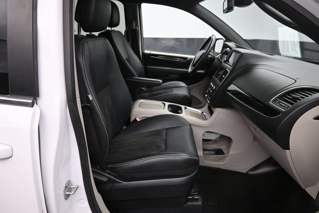 Used 2019 Dodge Grand Caravan SXT FWD image 10