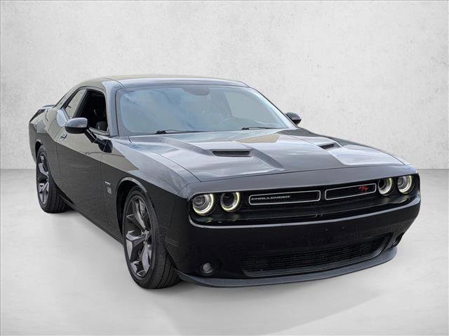 Used 2017 Dodge Challenger R/T image 3