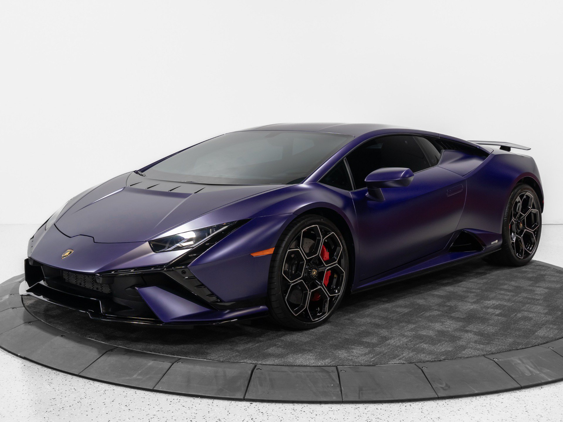 Used 2024 Lamborghini Huracan Tecnica RWD image 2