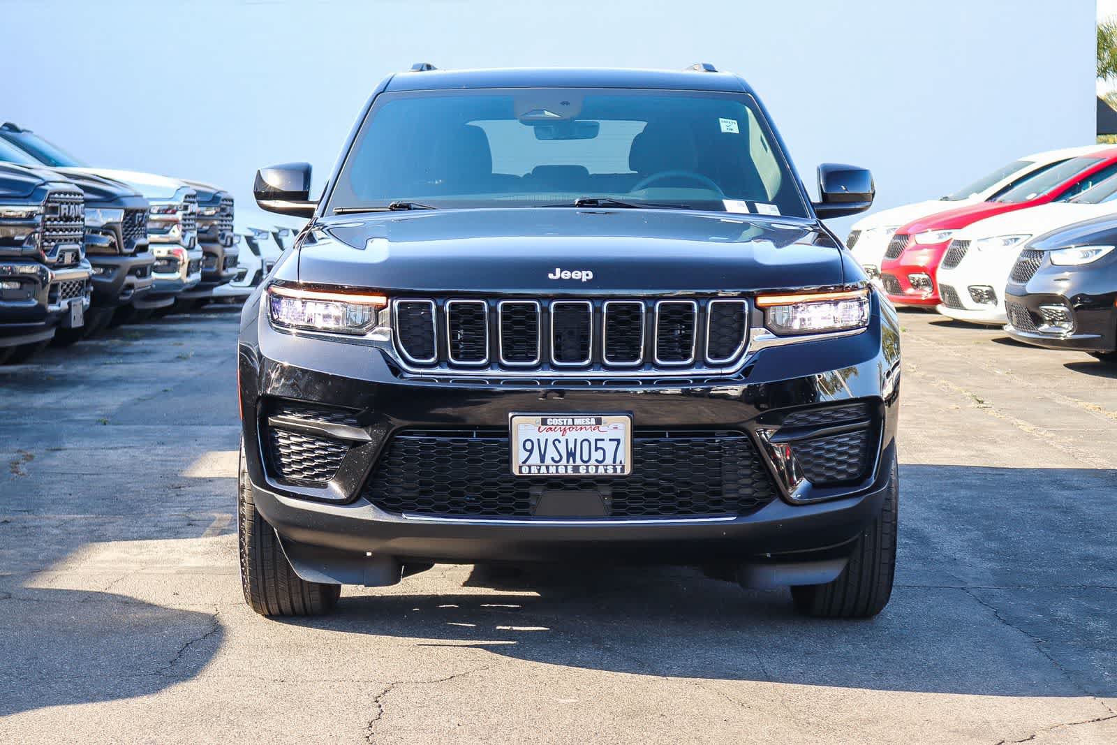 Used 2025 Jeep Grand Cherokee Laredo X RWD image 2