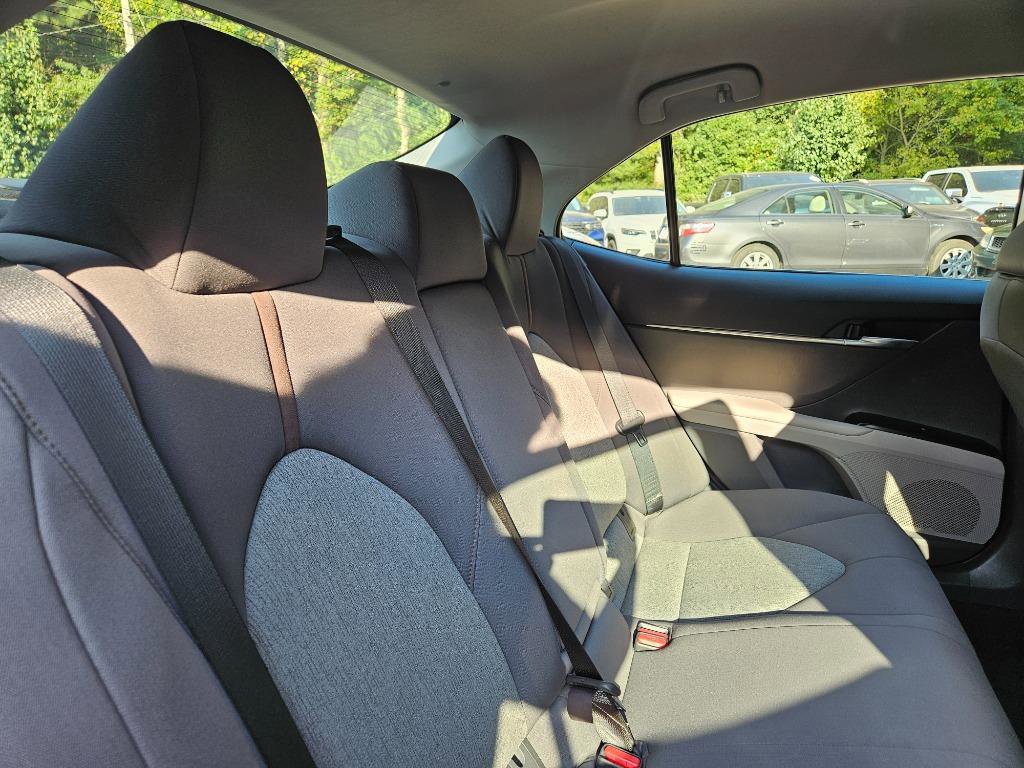 Used 2018 Toyota Camry LE image 34