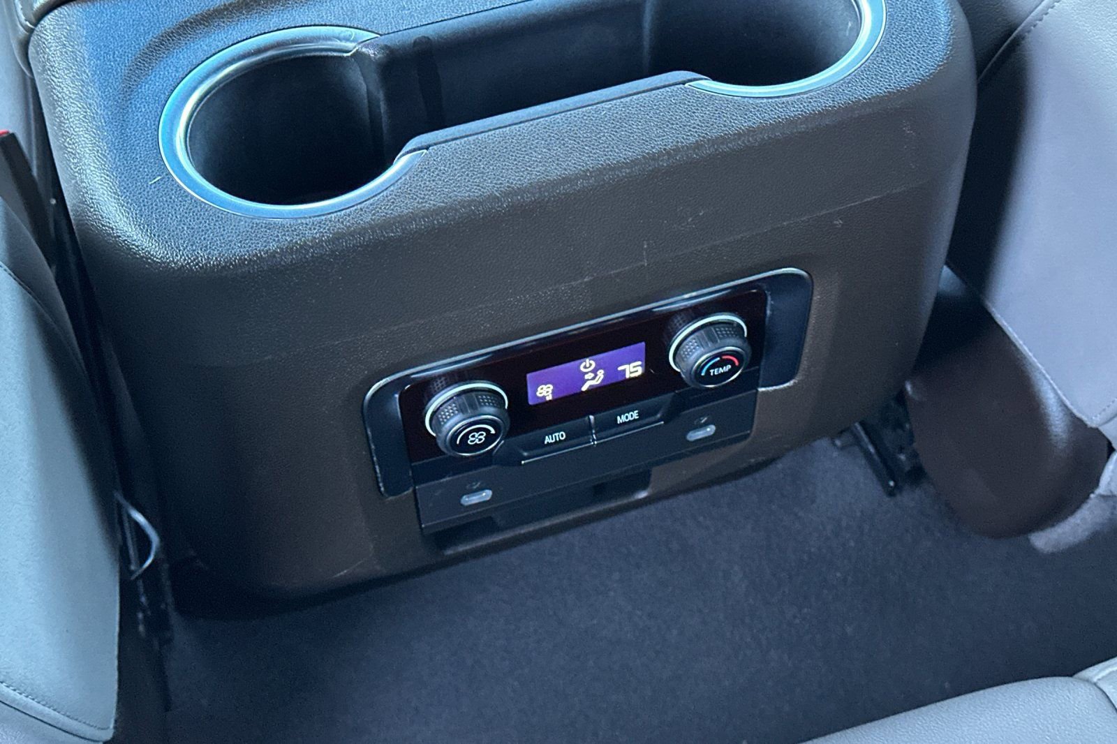 Used 2024 Chevrolet Suburban LT image 15