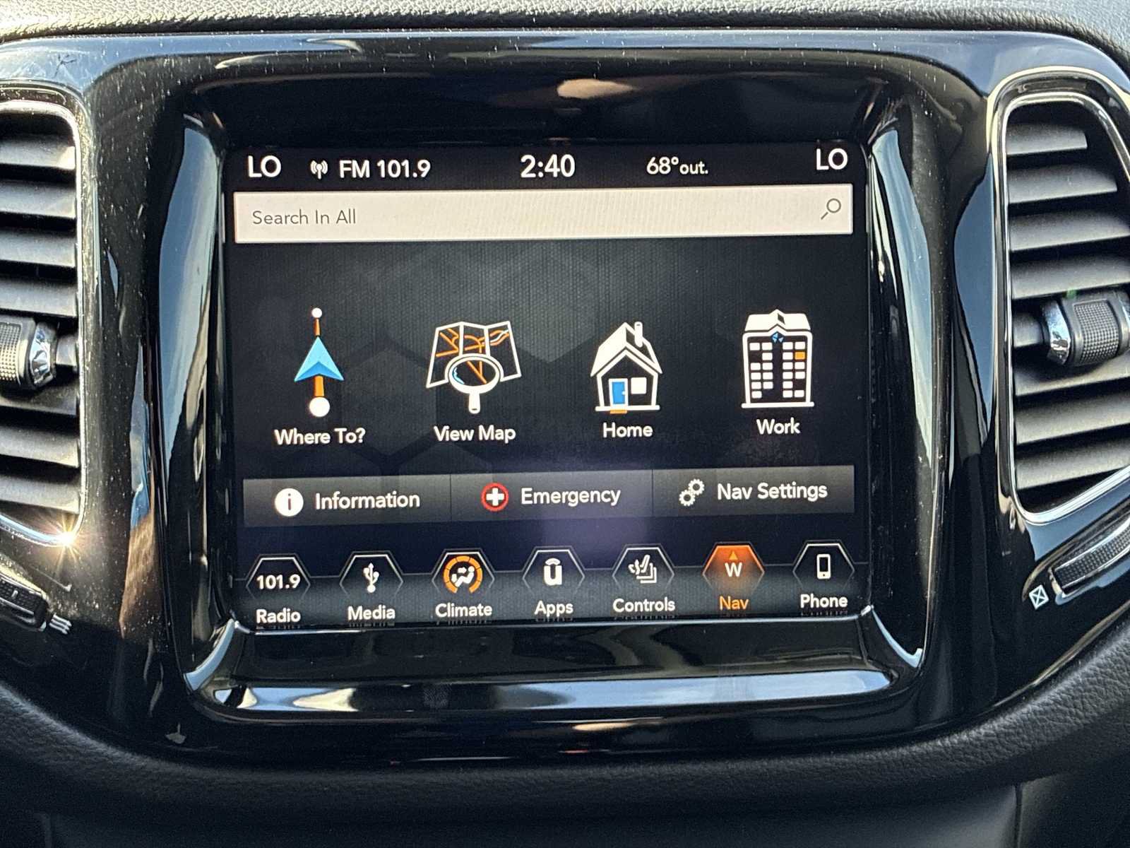 Used 2018 Jeep Compass Limited w/ Navigation Group AWD/4WD image 19