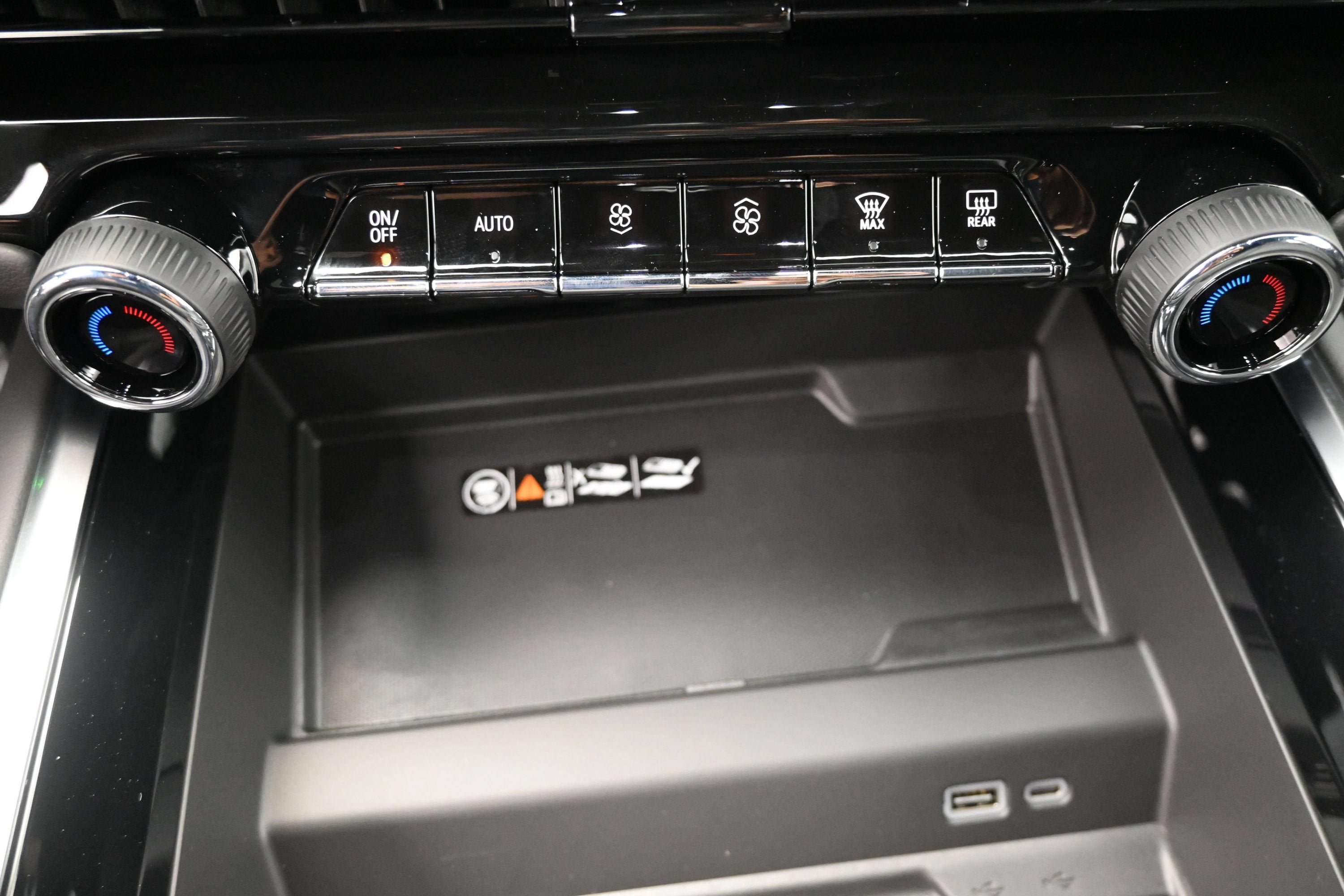 New 2026 Chevrolet Suburban Z71 w/ Z71 Off-Road Package AWD/4WD image 16