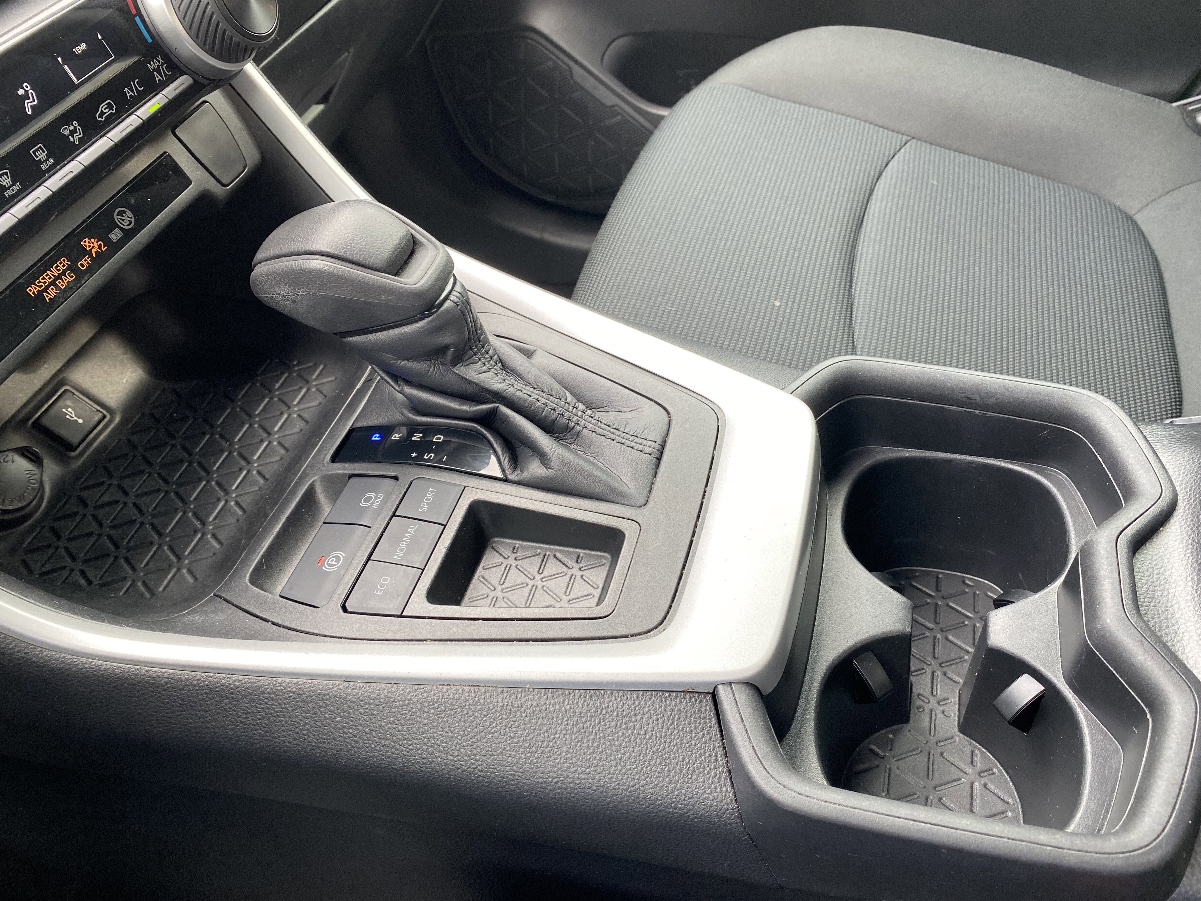 Used 2021 Toyota RAV4 LE image 28