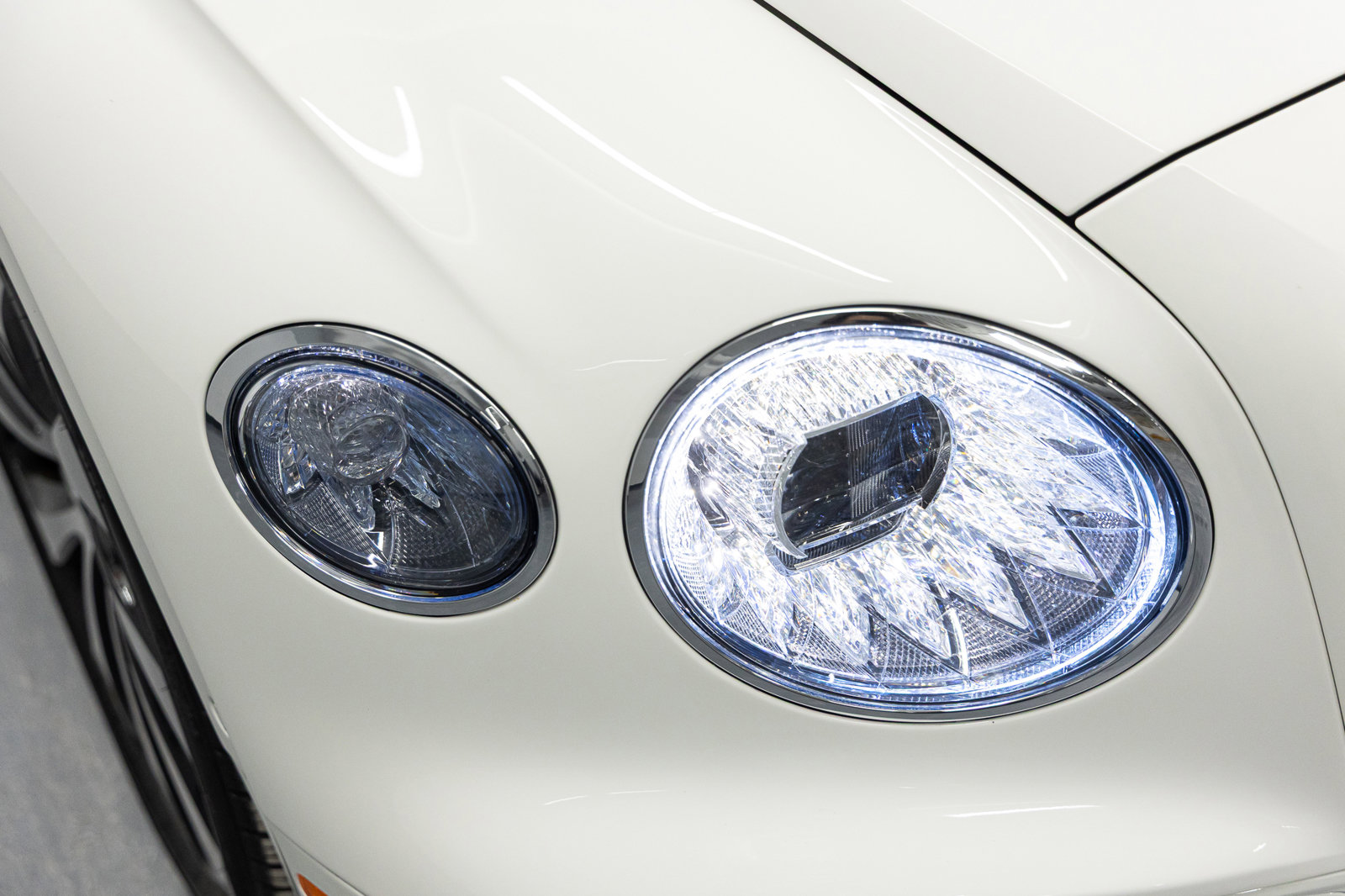 Certified 2026 Bentley Flying Spur Plug-In Hybrid image 12