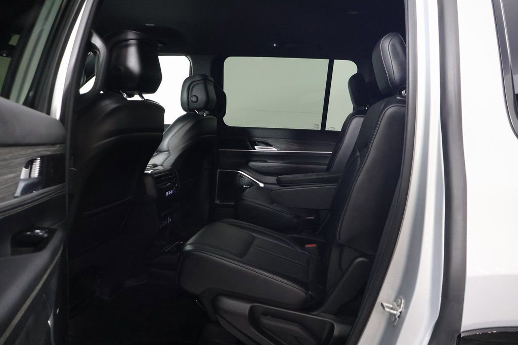 Used 2022 Jeep Wagoneer Series III w/ Flexible Seating Group image 11