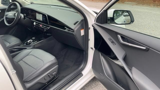 Used 2023 Kia Niro Wave w/ Wave Preserve Package FWD image 10