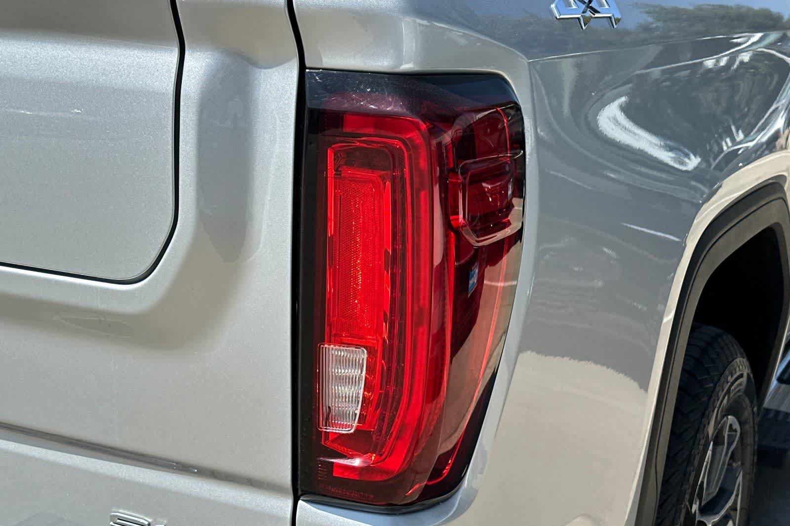 Used 2019 GMC Sierra 1500 SLT w/ Driver Alert Package I AWD/4WD image 33