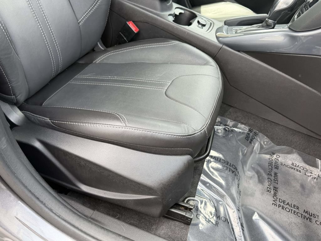 Used 2014 Ford Focus Titanium FWD image 11