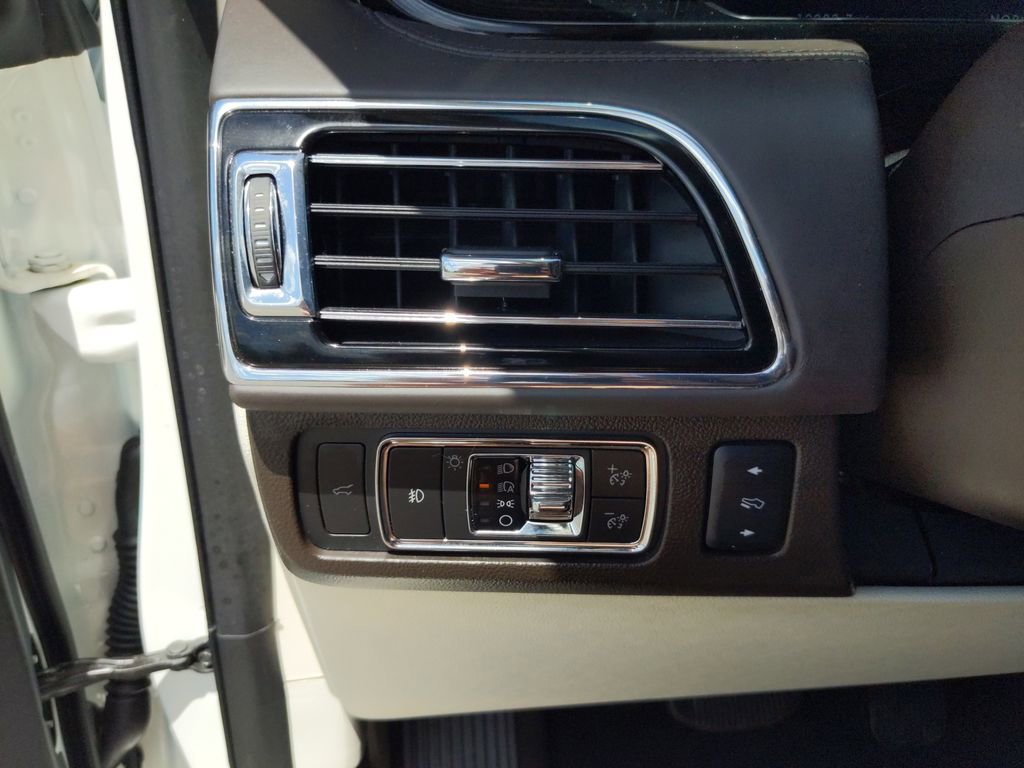 Used 2022 Lincoln Navigator L Black Label AWD/4WD image 25
