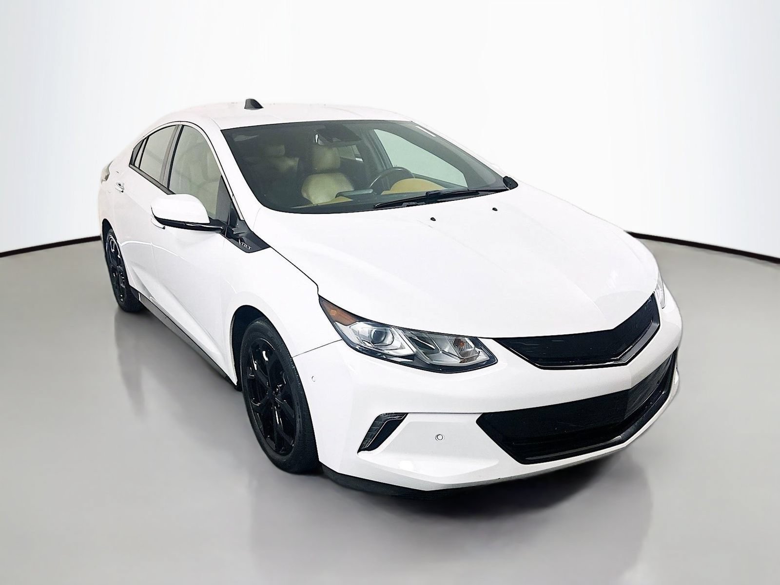 Used 2018 Chevrolet Volt Premier w/ Driver Confidence Package FWD image 1