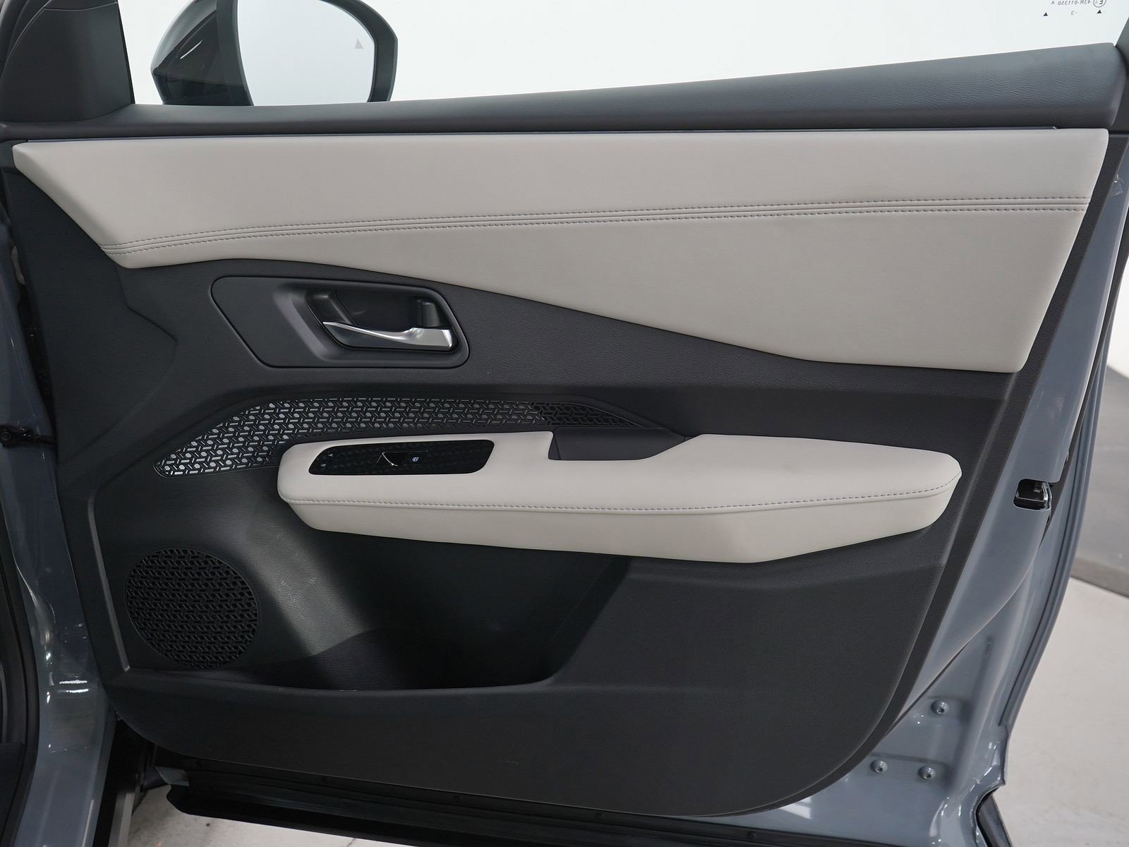 Used 2023 Nissan Ariya AWD image 11