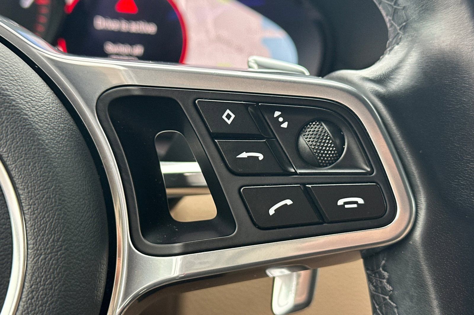 Used 2023 Porsche Cayenne image 38