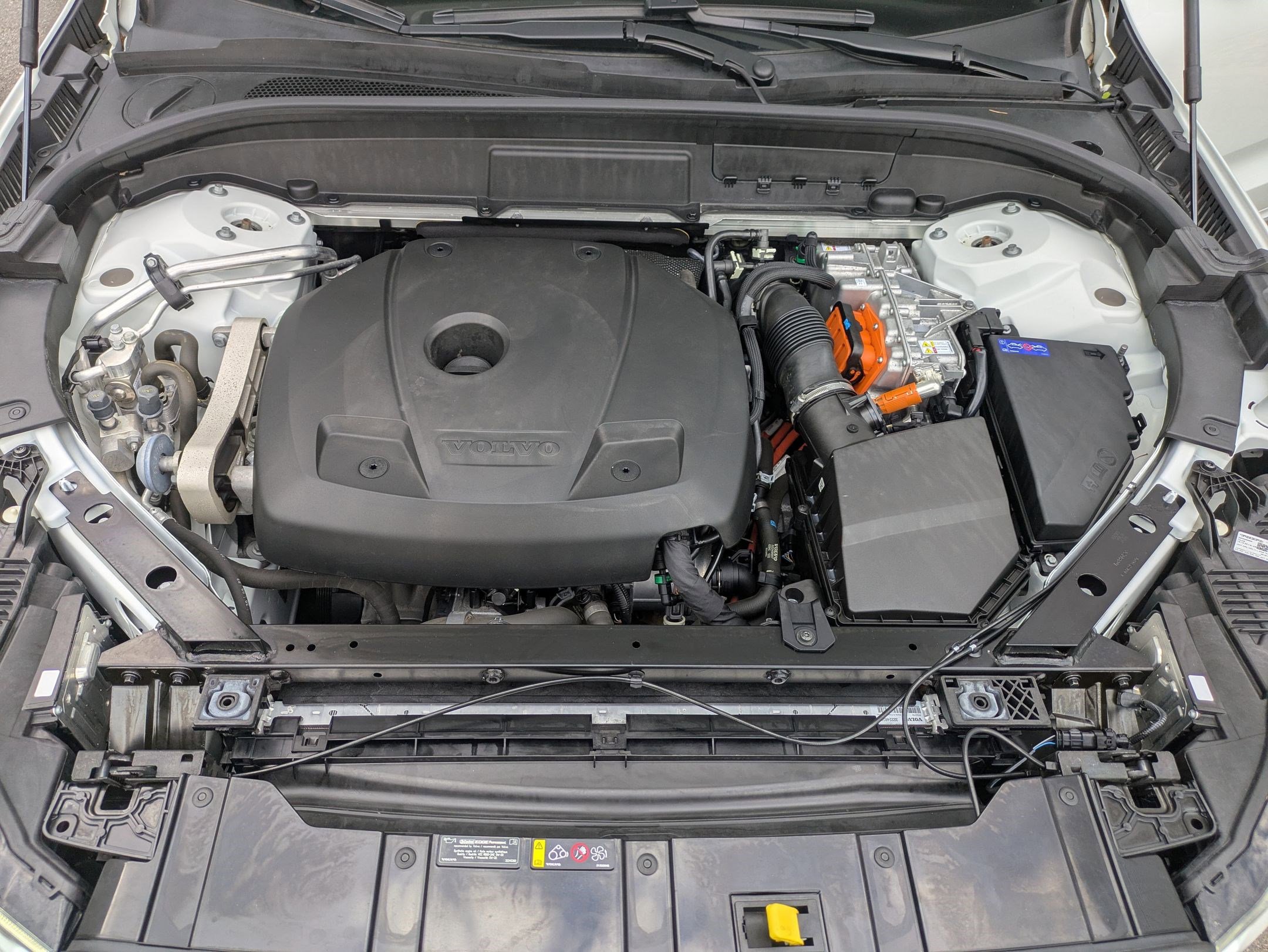 Used 2023 Volvo XC60 T8 Ultimate w/ Climate Package image 32