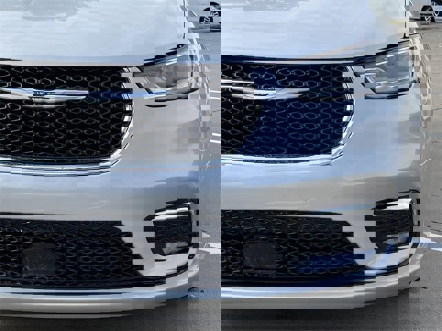 Used 2024 Chrysler Pacifica Touring-L image 7