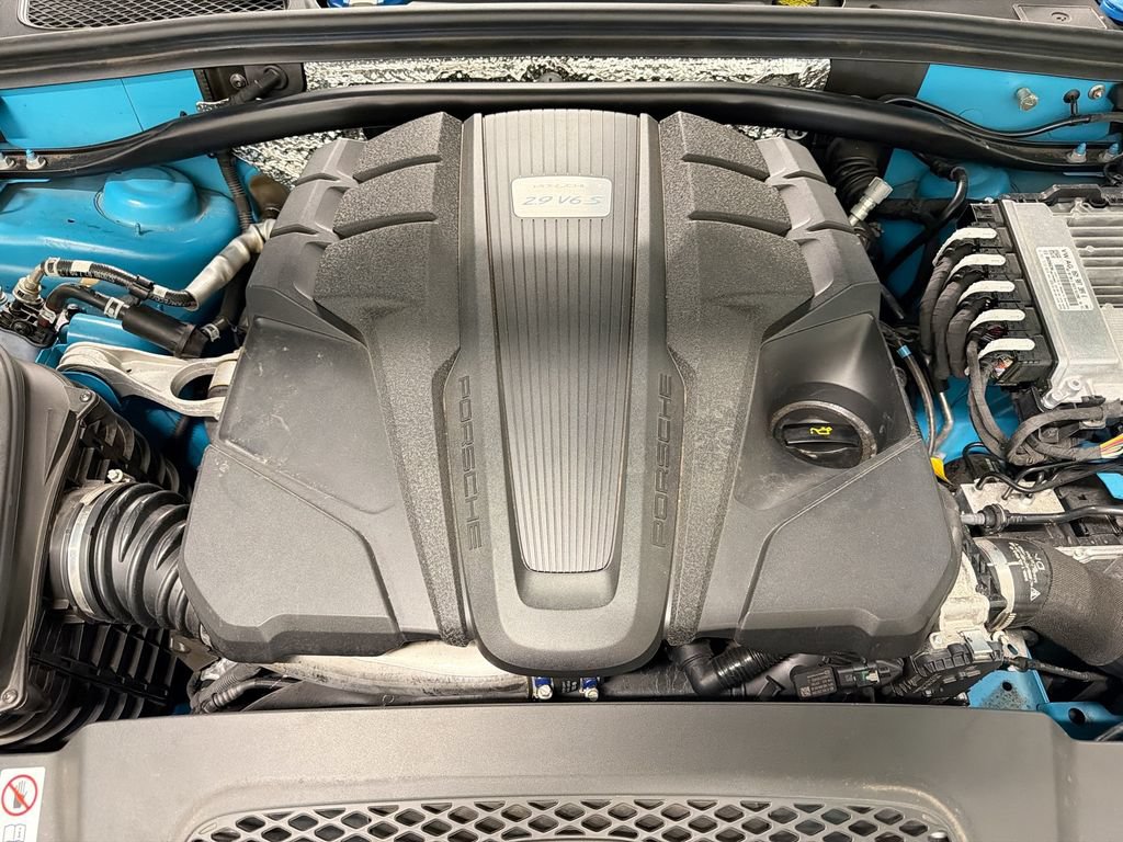Certified 2022 Porsche Macan S AWD/4WD image 32