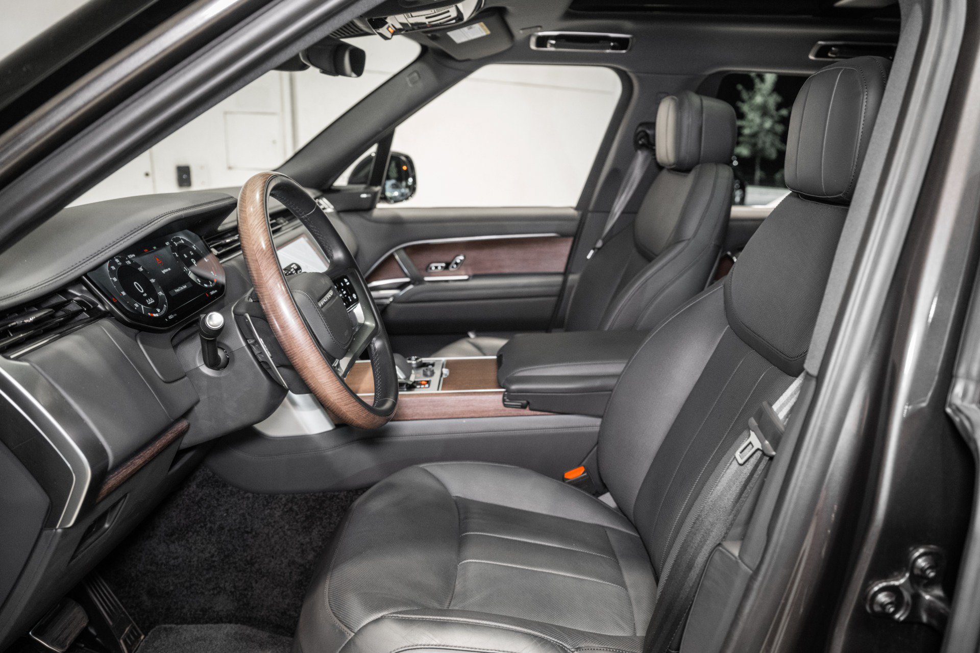 Used 2023 Land Rover Range Rover SE AWD/4WD image 2
