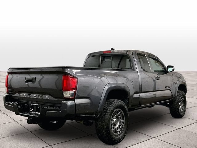 Used 2017 Toyota Tacoma TRD Sport AWD/4WD image 11