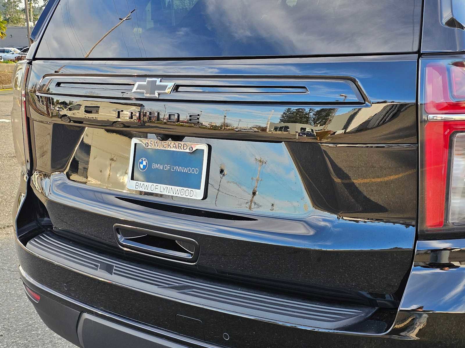 Used 2024 Chevrolet Tahoe Z71 w/ Luxury Package image 13