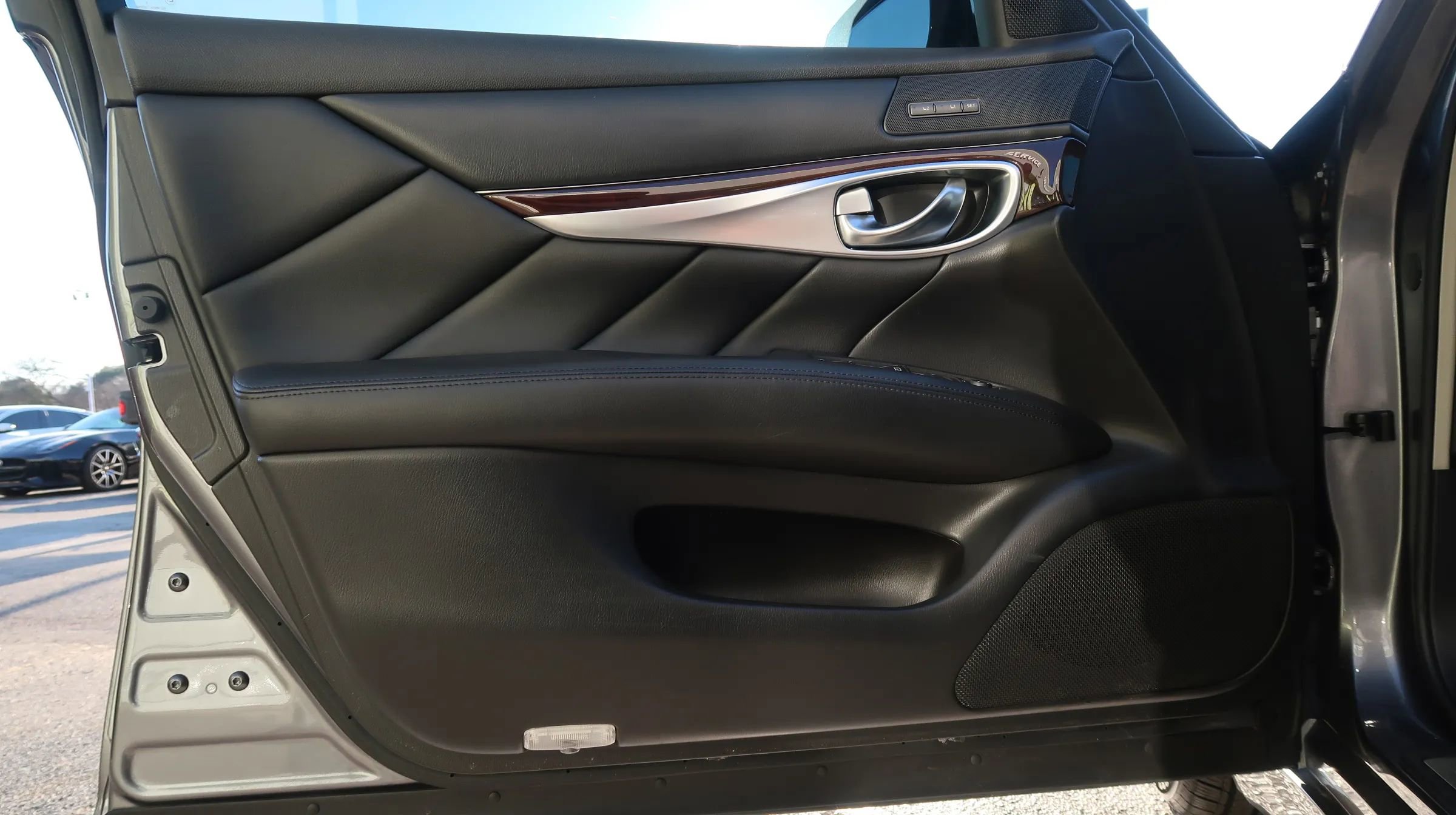 Used 2017 INFINITI Q70 3.7 image 47