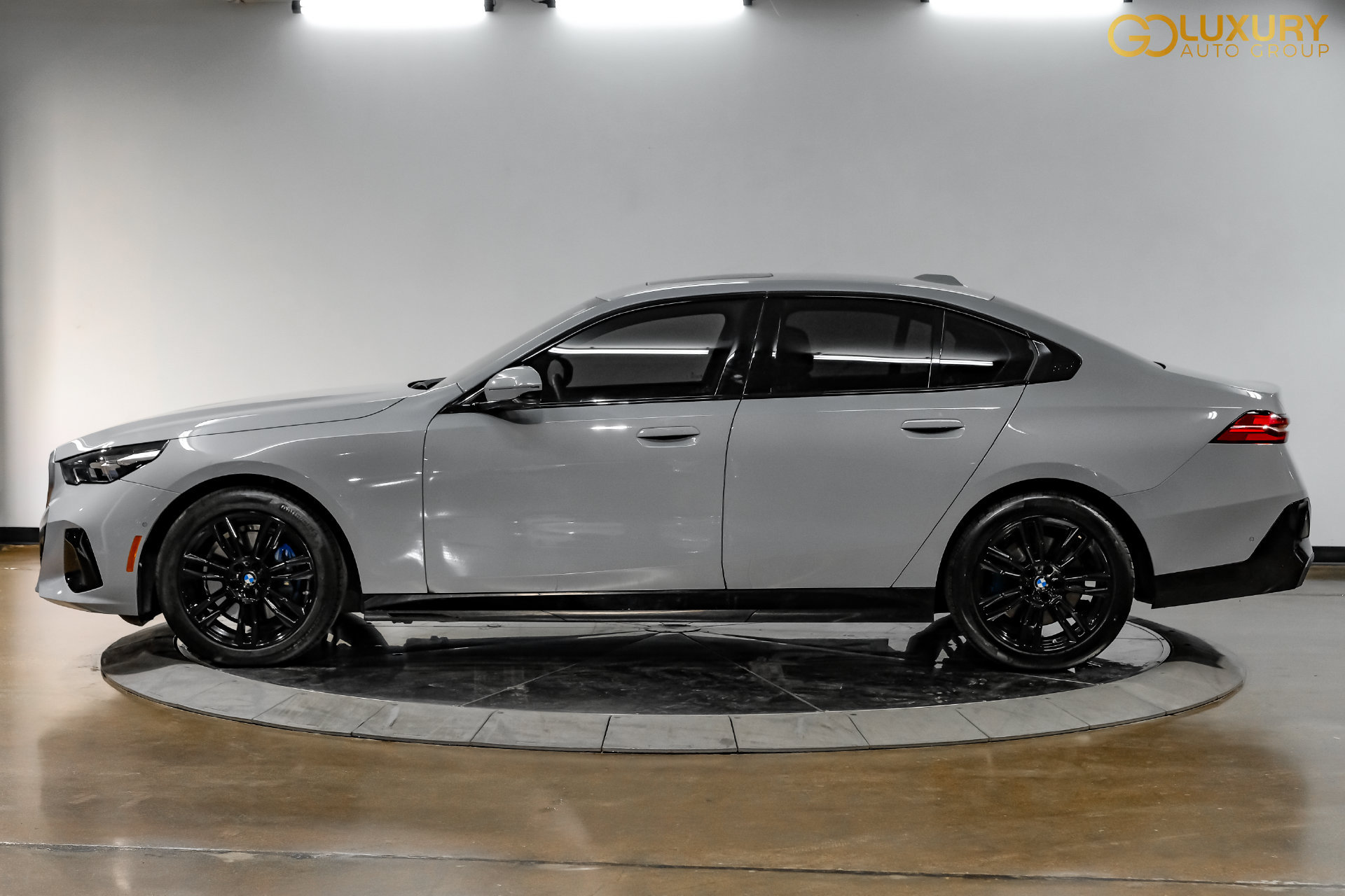 Used 2026 BMW 530i RWD image 13
