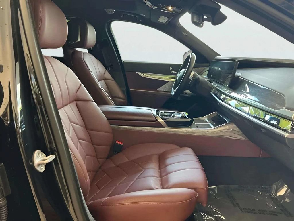 Used 2023 BMW 740i w/ Parking Assistance Package RWD image 12