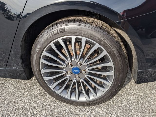 Used 2017 Ford Fusion SE w/ Fusion SE Technology Package FWD image 12