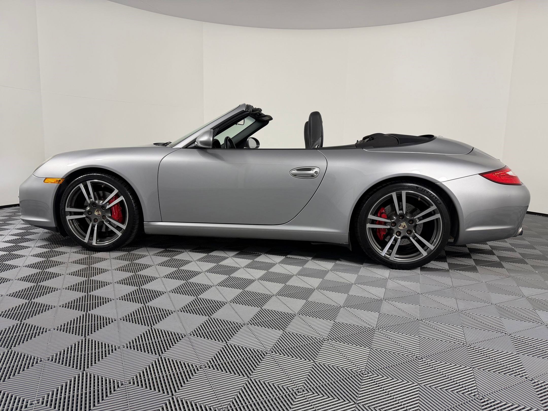 Used 2011 Porsche 911 Carrera S image 2
