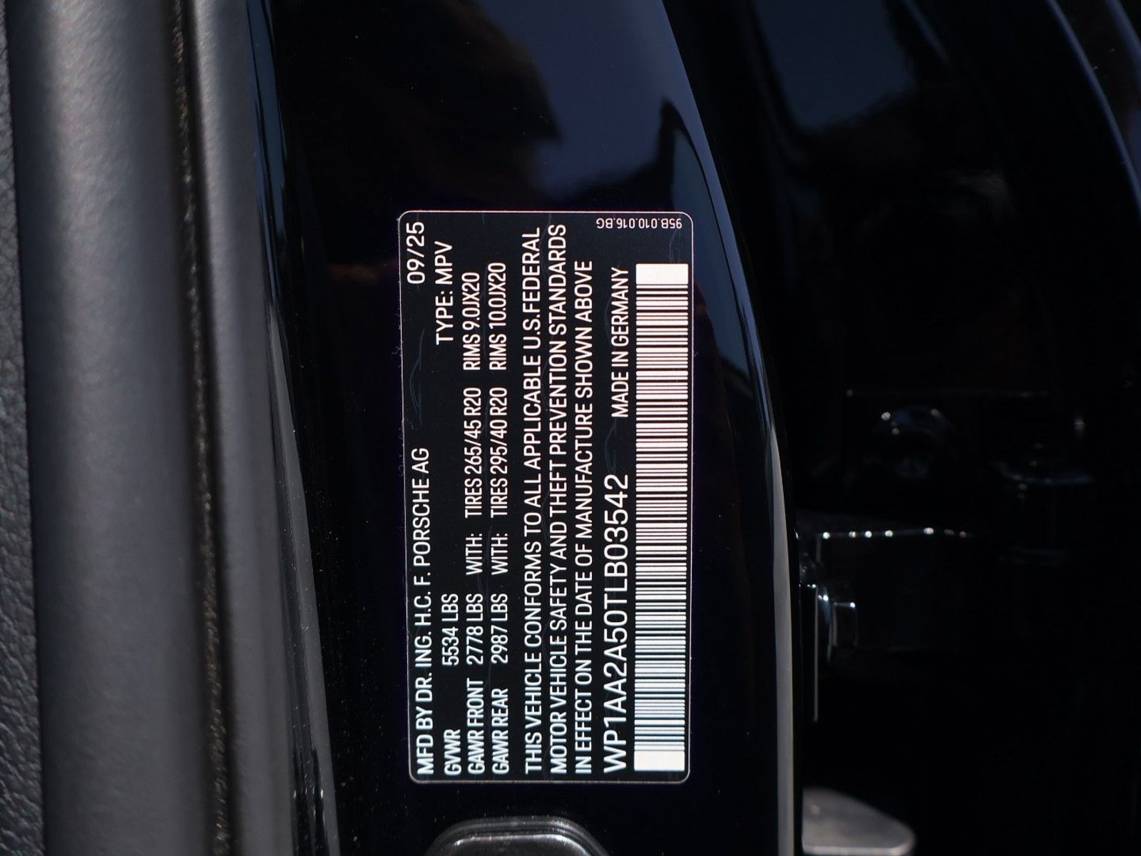 Certified 2026 Porsche Macan AWD/4WD image 28
