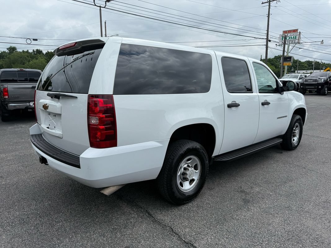 Used 2007 Chevrolet Suburban 2500 w/ Skid Plate Package AWD/4WD image 5