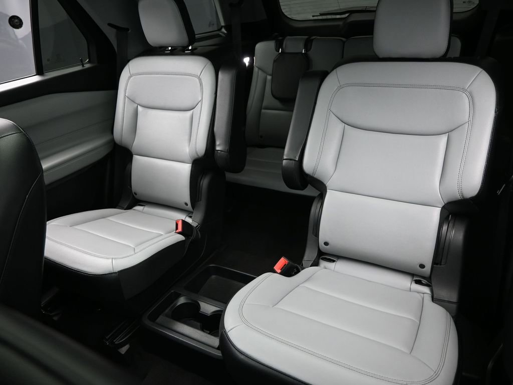 Used 2021 Ford Explorer XLT w/ Equipment Group 202A image 24