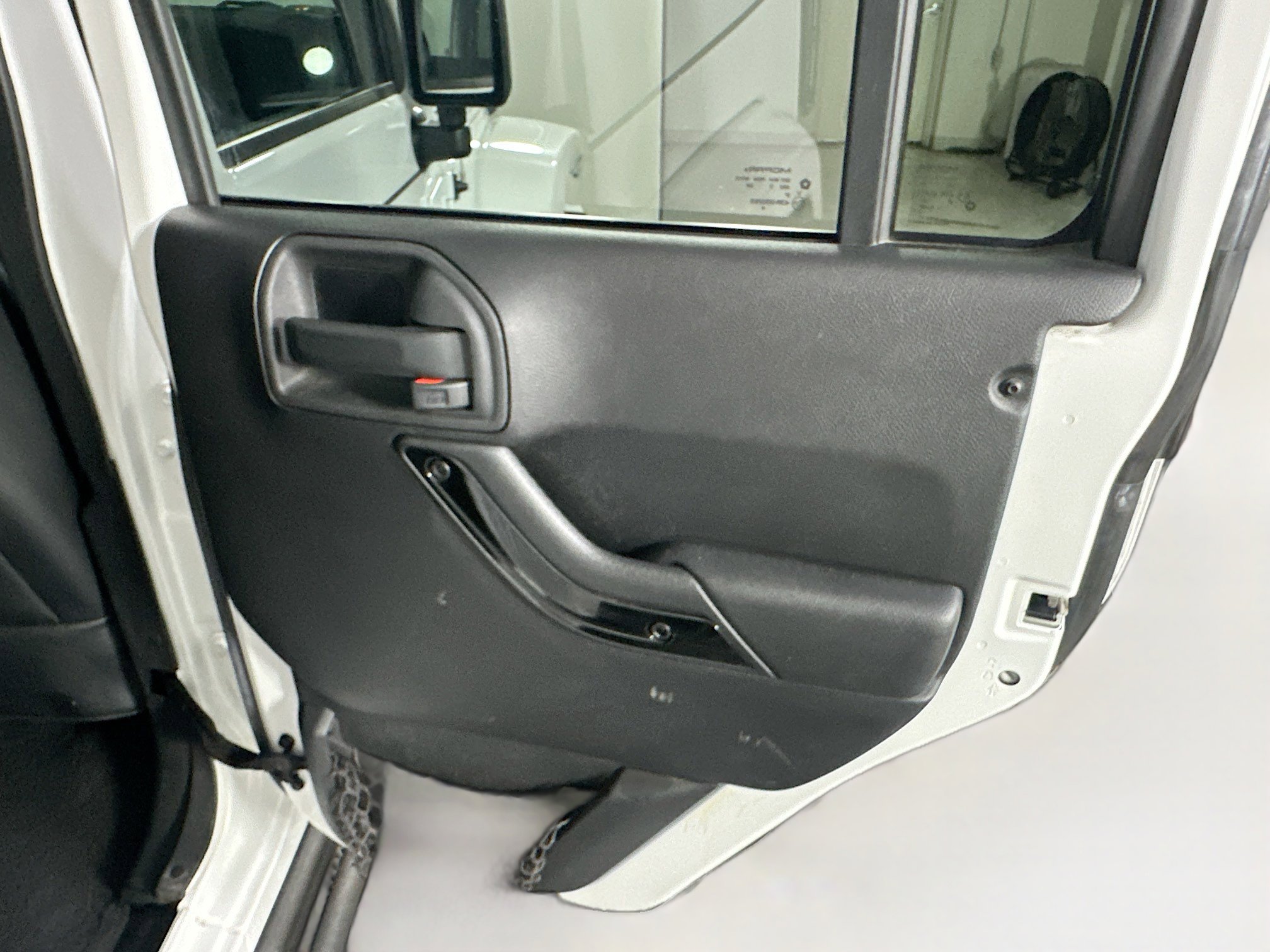 Used 2015 Jeep Wrangler Altitude image 26