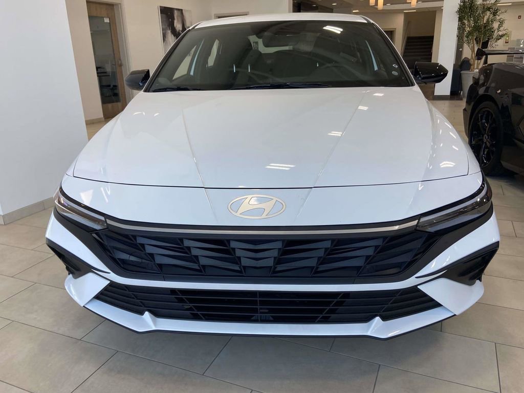 Certified 2025 Hyundai Elantra Sport image 6