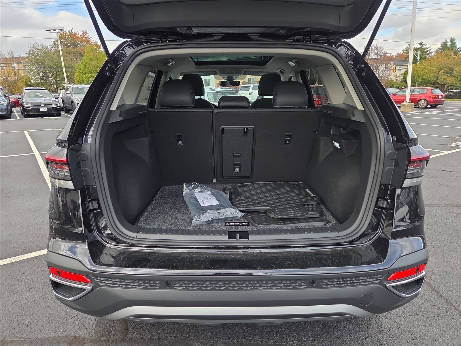 New 2025 Volkswagen Taos SEL image 5