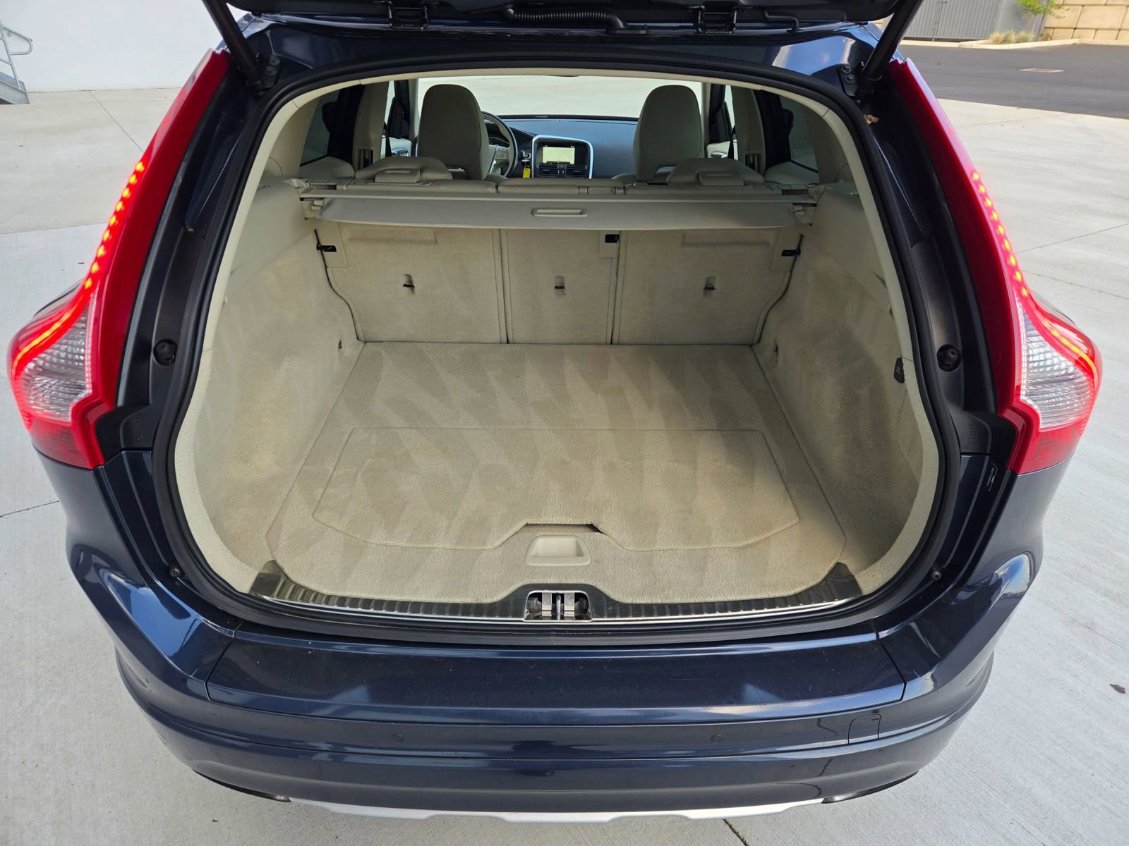 Used 2015 Volvo XC60 T5 image 17