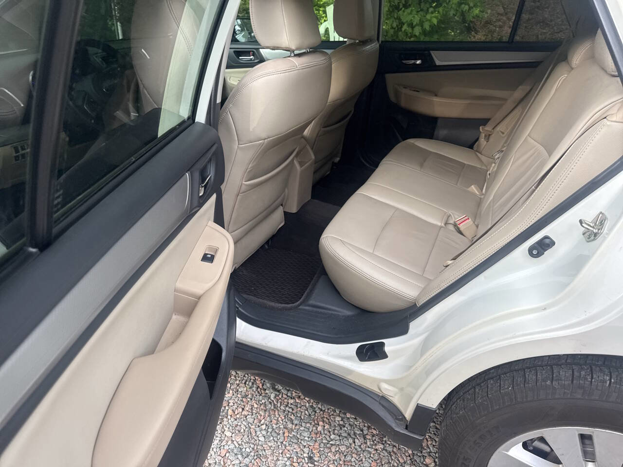 Used 2015 Subaru Outback 2.5i Premium AWD/4WD image 13
