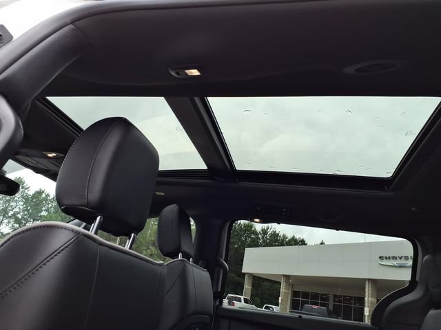 New 2027 Chrysler Pacifica Limited FWD image 10